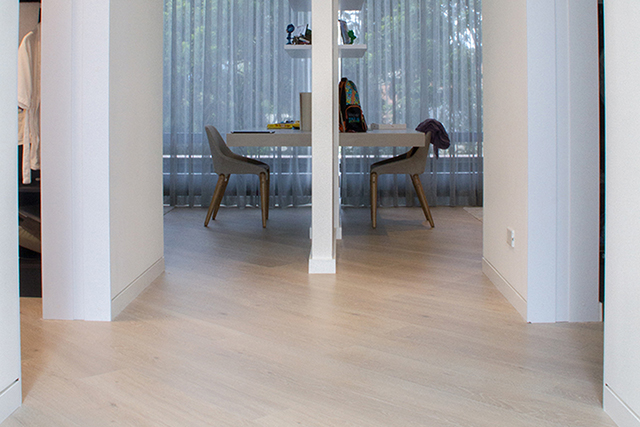 Piso Laminado de Alta Especificación - Long Plank Romantic Oak L0323-03361