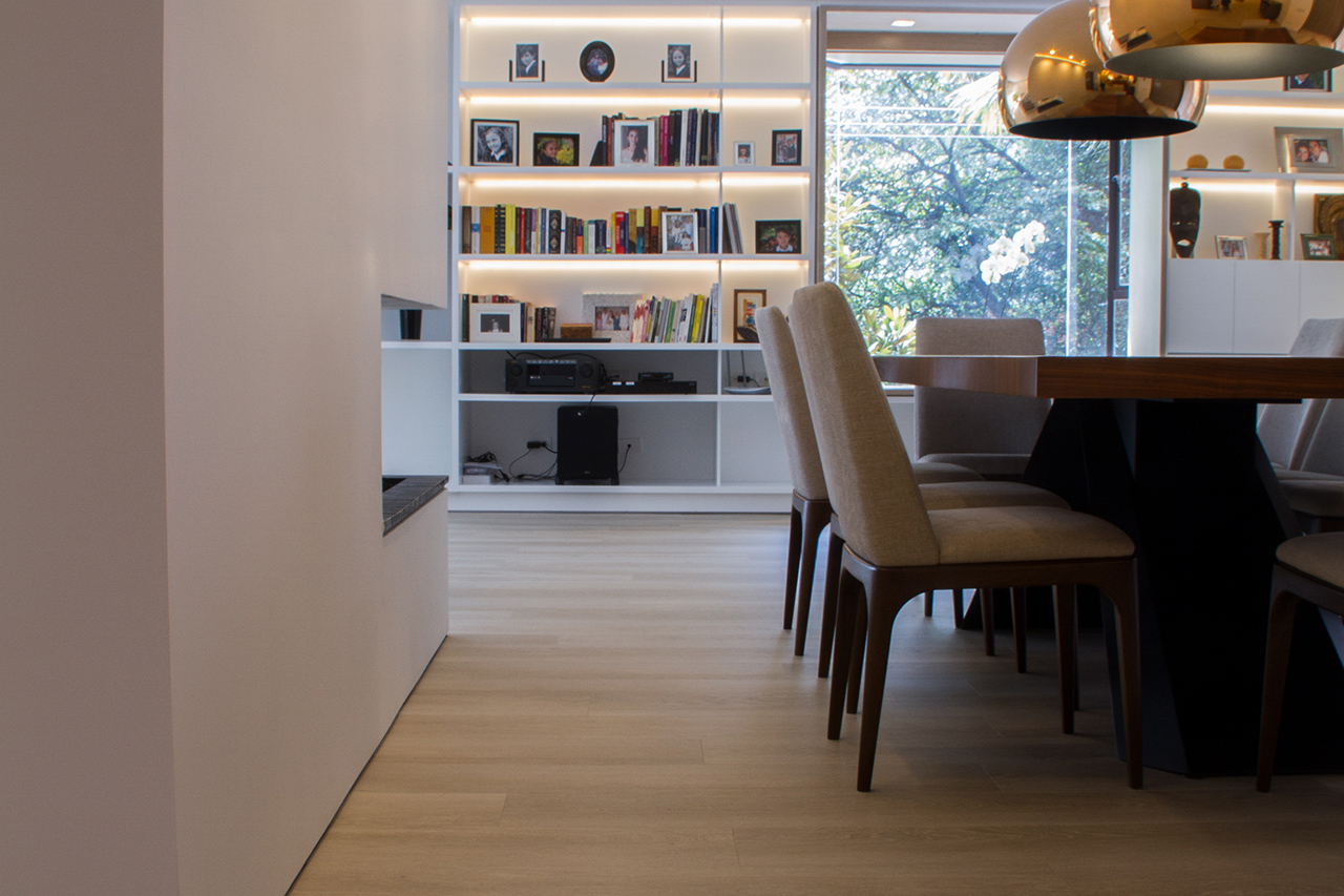 Piso de VINYL-PVC de Alta Especificación - Roble Lavado Beige