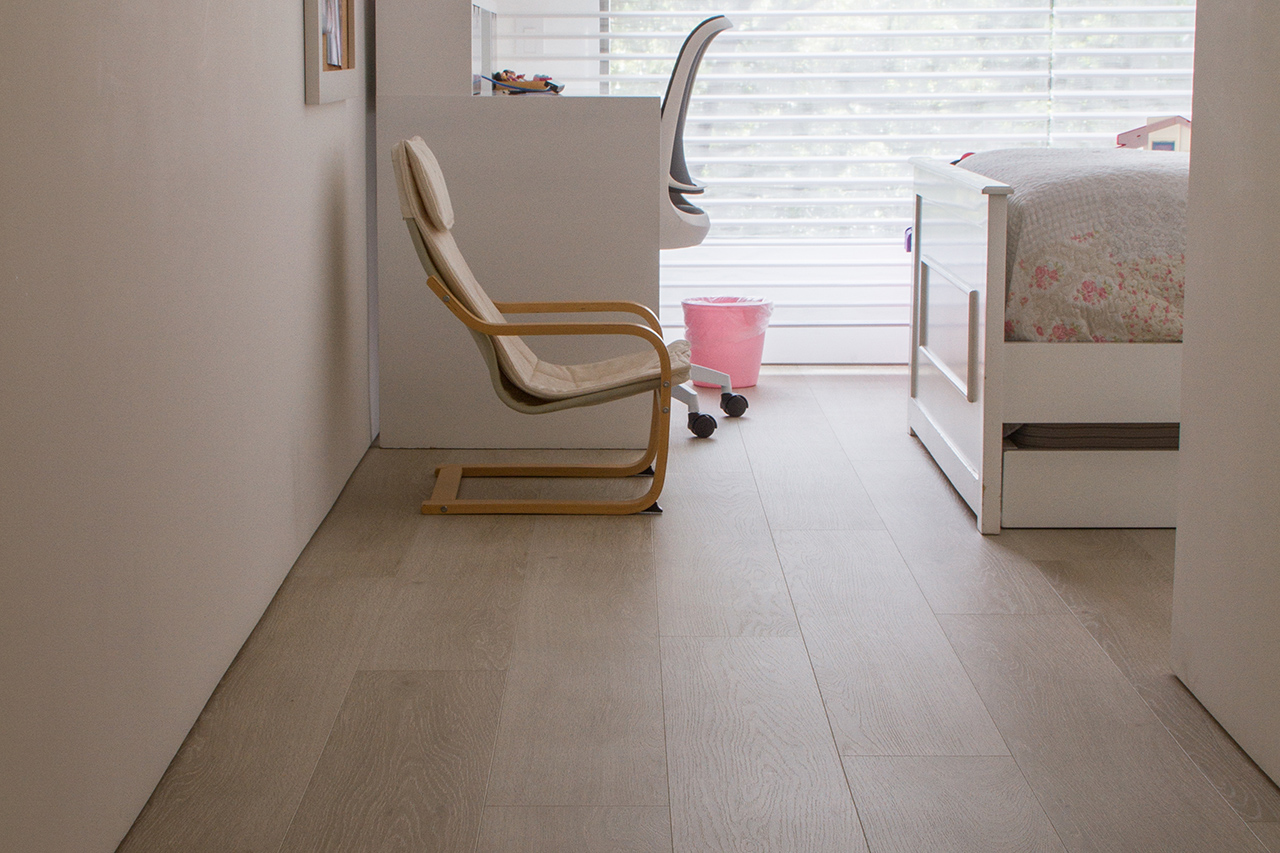 Piso de VINYL-PVC de Alta Especificación - Roble Lavado Beige